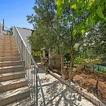 1 Bedroom Pet Friendly In *