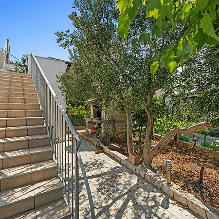 1 Bedroom Lovely In *