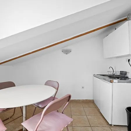 Apartment 1 Bedroom Lovely In Brodarica (Sibenik-Knin)