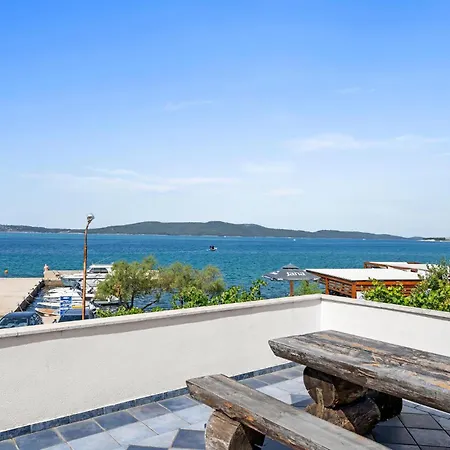 1 Bedroom Lovely In Apartment