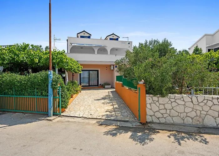 1 Bedroom Lovely In *