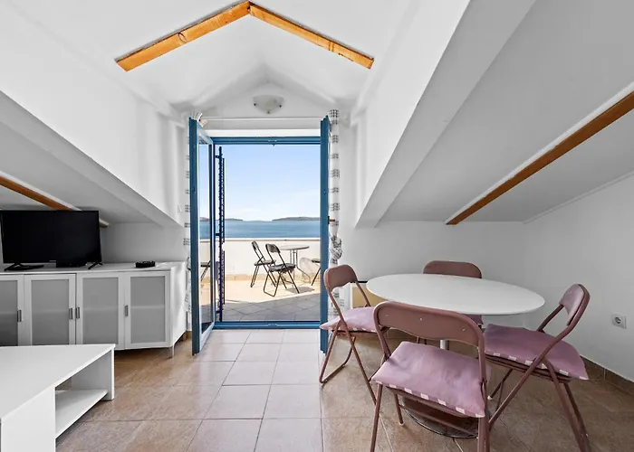 1 Bedroom Lovely In Apartamento Brodarica (Sibenik-Knin)